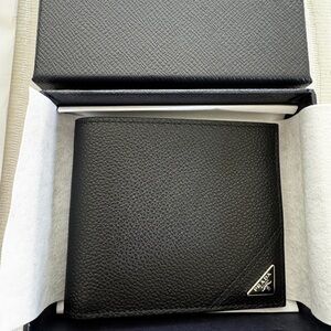 Prada Black Men’s Leather wallet NEW!